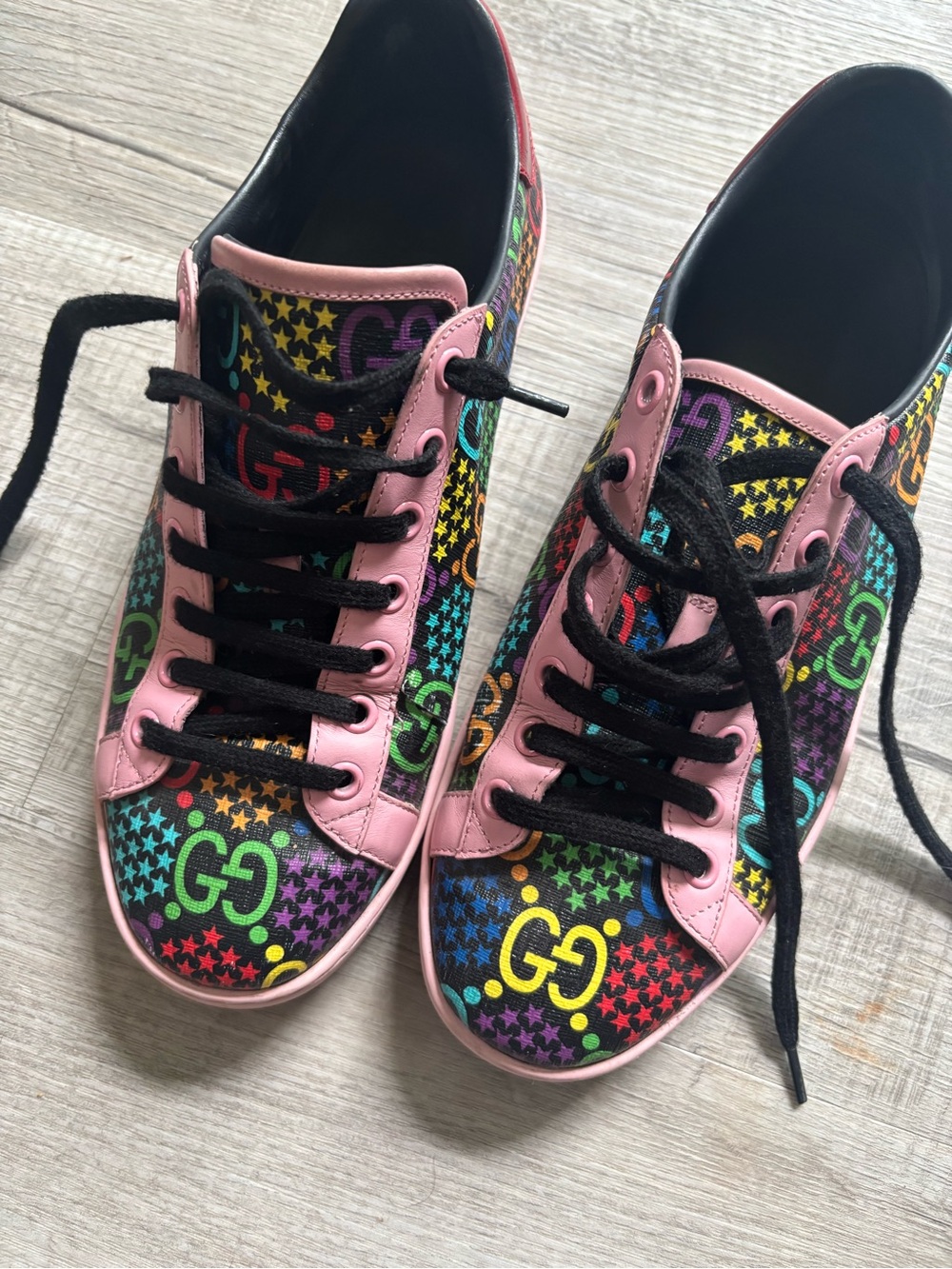 Gucci women sneakers size 9 Pre owned authentic